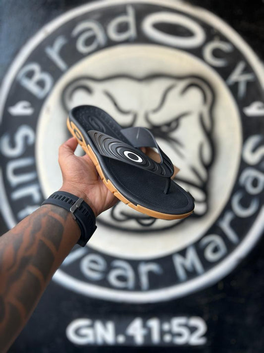 Chinelo Oakley Crowd