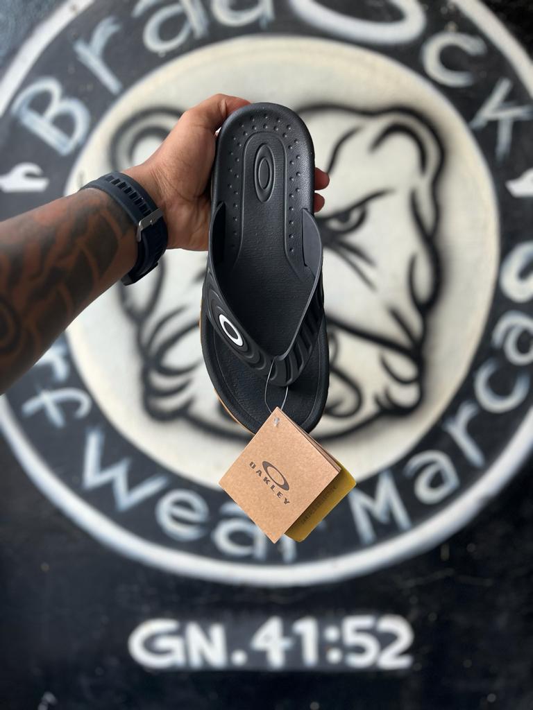 Chinelo Oakley Crowd