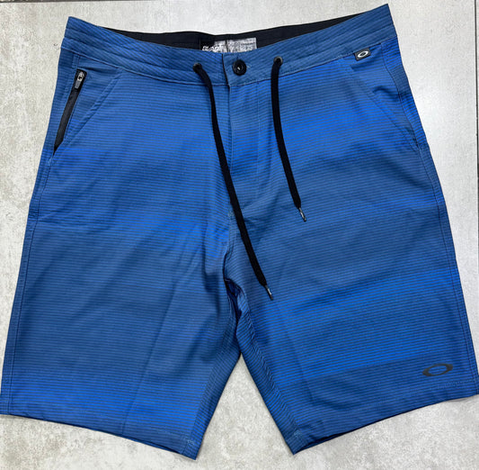 BERMUDA HYBRID OAKLEY BLADE TRUNKSHORTS 19” SAPHIRE
